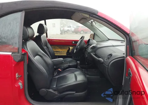 2006 Volkswagen New Beetle 2.5 z USA, uszkodzony, nr VIN 3VWRF31Y36M319505